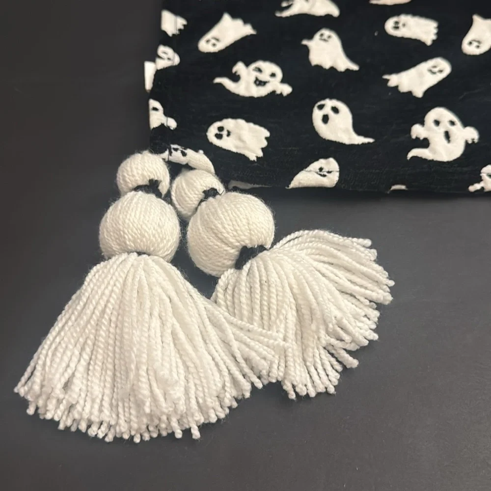 FEELIN' SPOOKY Ghost Table Runner With Oversized Tassels - 16